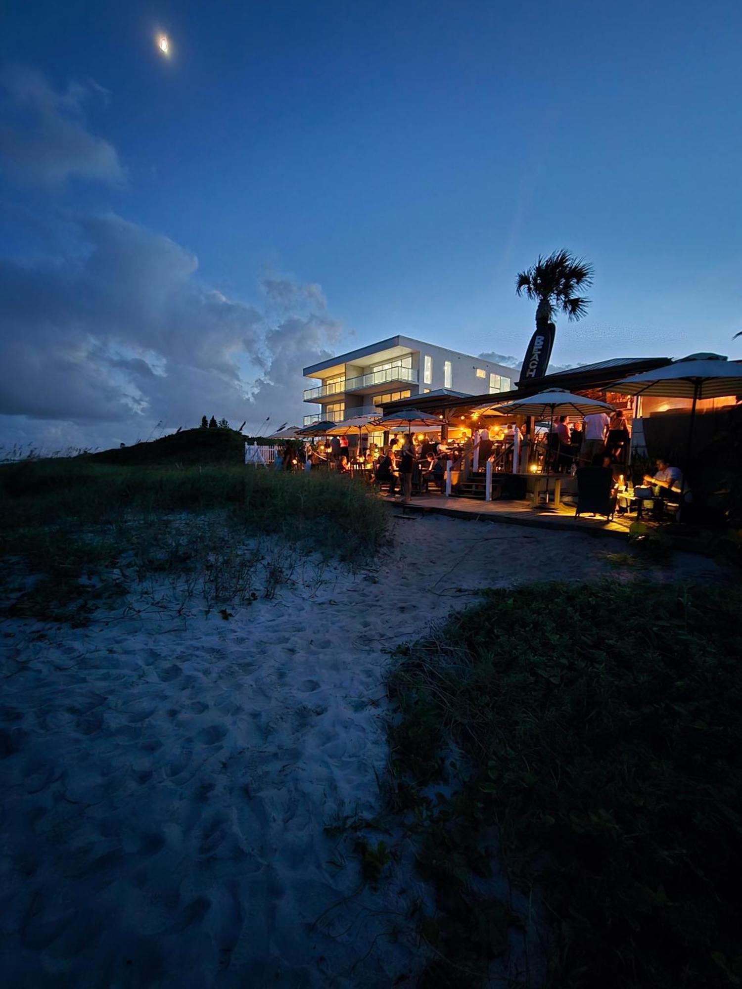 Bleu Beach Resort Indialantic Exteriör bild
